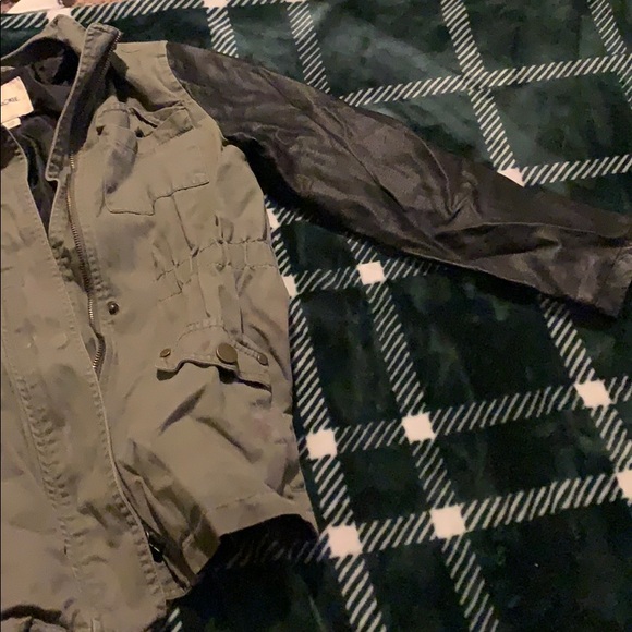 Leather jacket - Picture 2 of 5